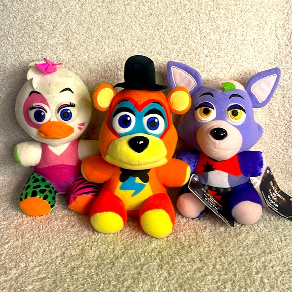 Five Night At Freddy’s plush-Glam Rock Freddy, Glam Rock Chica, & Roxanne Wolf - Picture 1 of 7